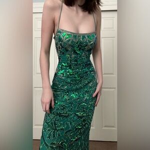 Never worn, NWT Sherri Hill sz 2 Emerald beaded dress